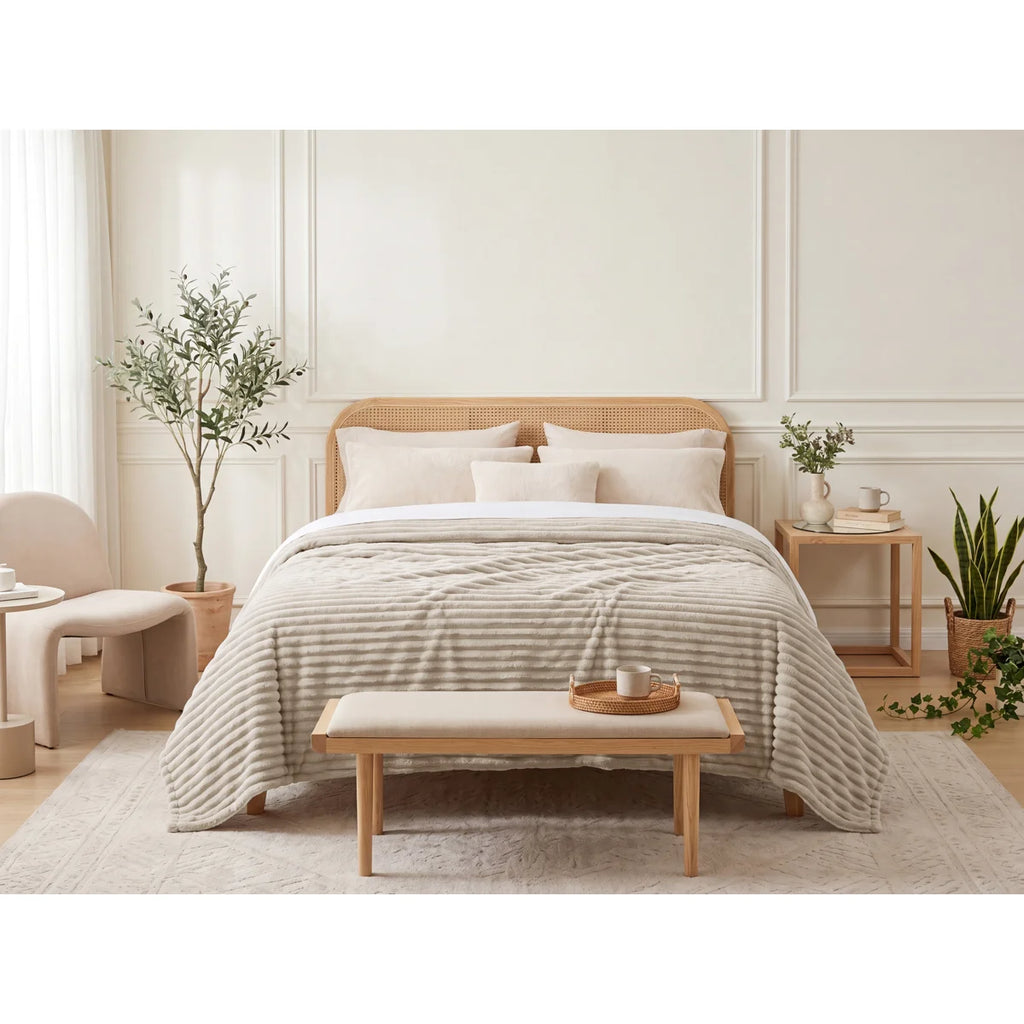 Warm Throw for Dorm Bed & Sofa – Beige – Great Gift for College Students