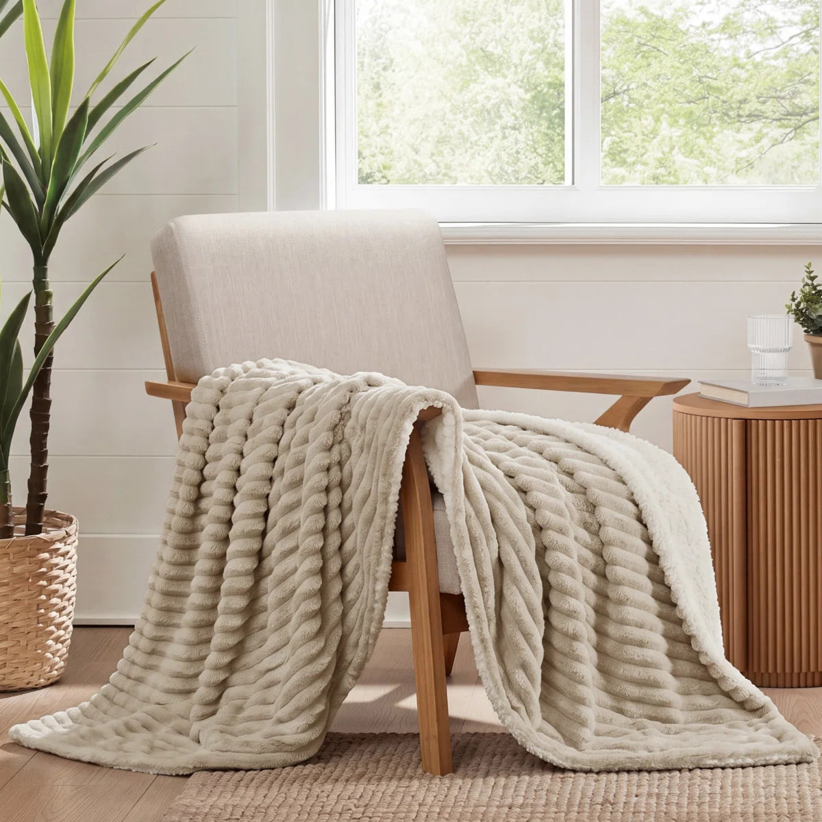 Warm Throw for Dorm Bed & Sofa – Beige – Great Gift for College Students