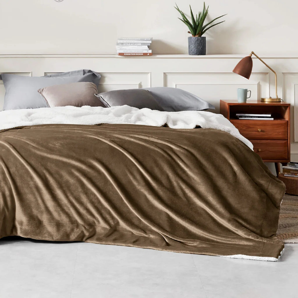 Bedsure GentleSoft™ Sherpa Throw Blanket – Thick All-Season Warm Bed Blanket – Camel – Ideal Gift for College Students