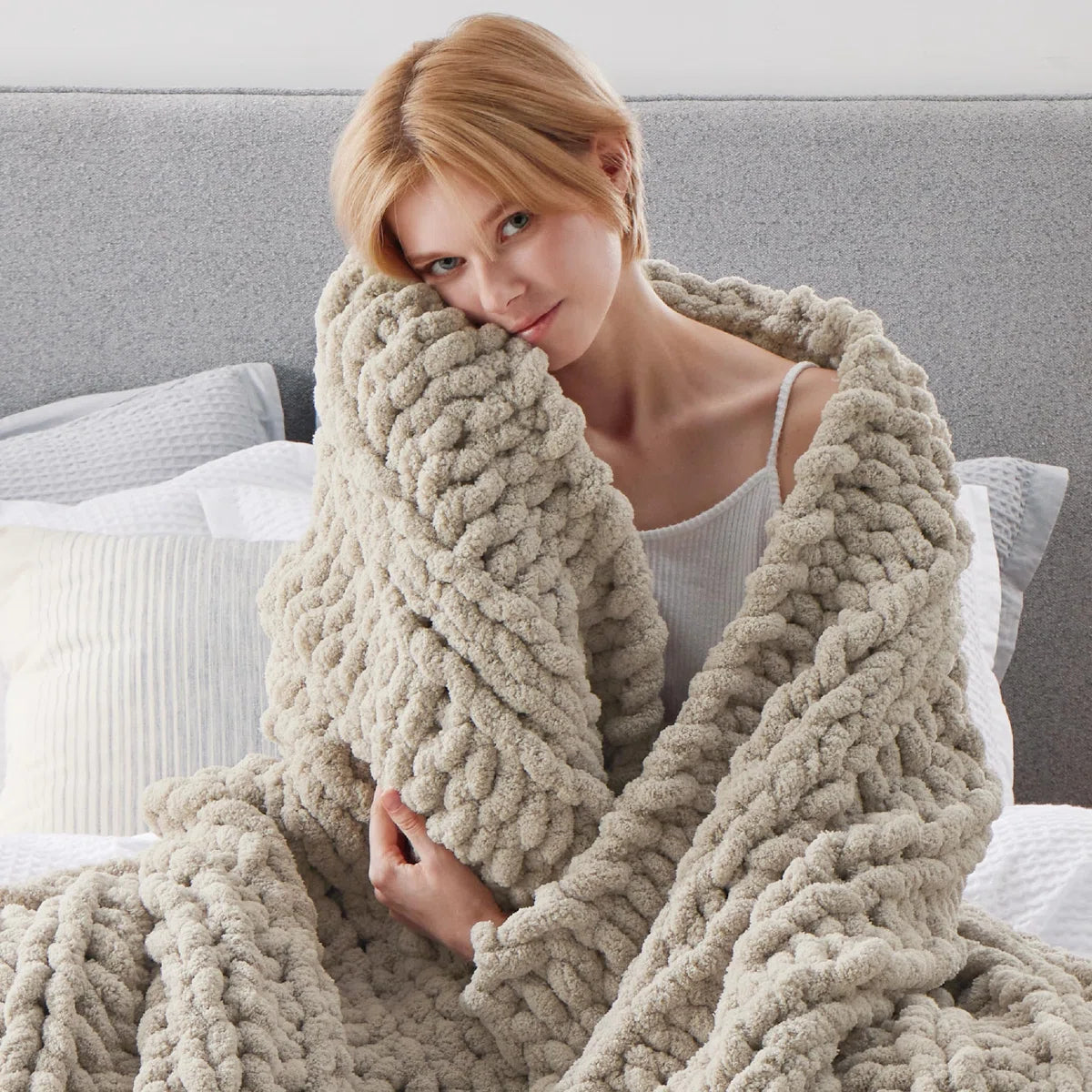Essential Bedsure 100% Hand Knit Chenille Chunky Throw Blanket For Couch